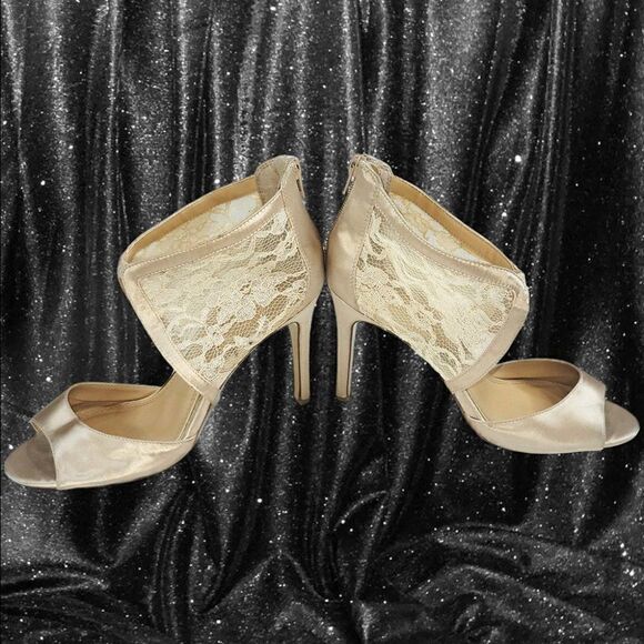 Jessica Simpson gold satiny lace peep-toe heels - Picture 4 of 7